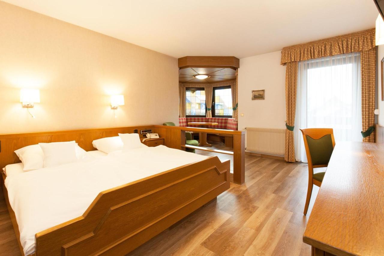 Landgasthof Hotel Hirsch Loßburg Buitenkant foto