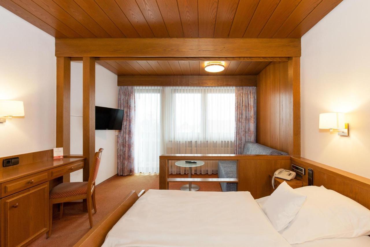 Landgasthof Hotel Hirsch Loßburg Buitenkant foto