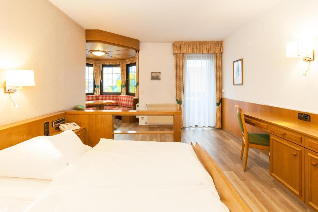 Landgasthof Hotel Hirsch Loßburg Buitenkant foto