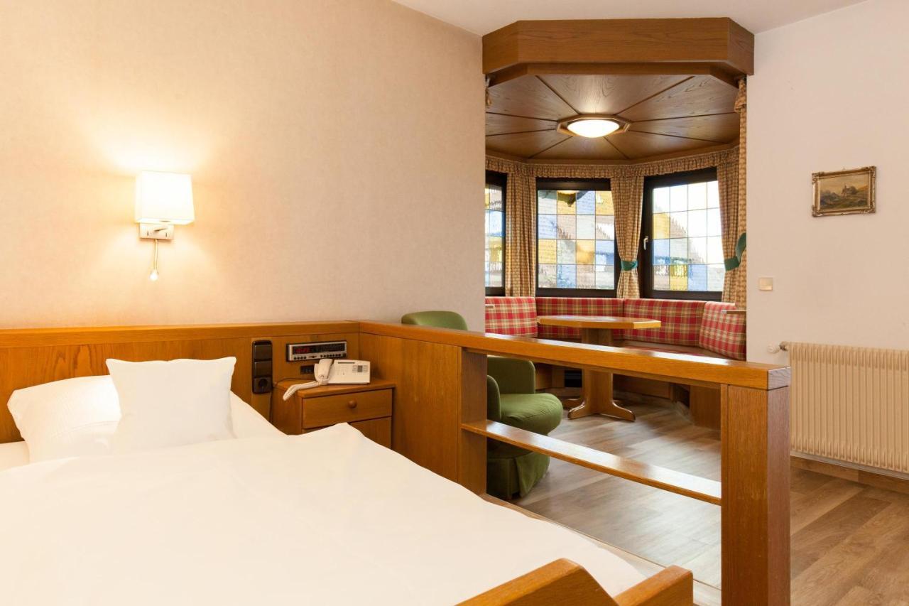 Landgasthof Hotel Hirsch Loßburg Buitenkant foto