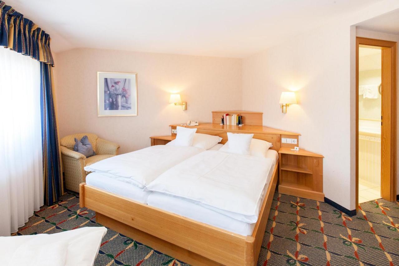 Landgasthof Hotel Hirsch Loßburg Buitenkant foto