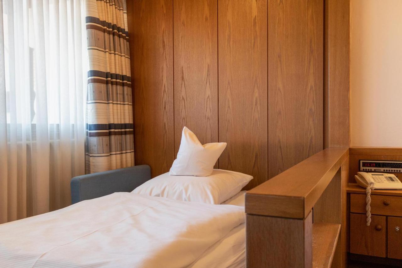 Landgasthof Hotel Hirsch Loßburg Buitenkant foto