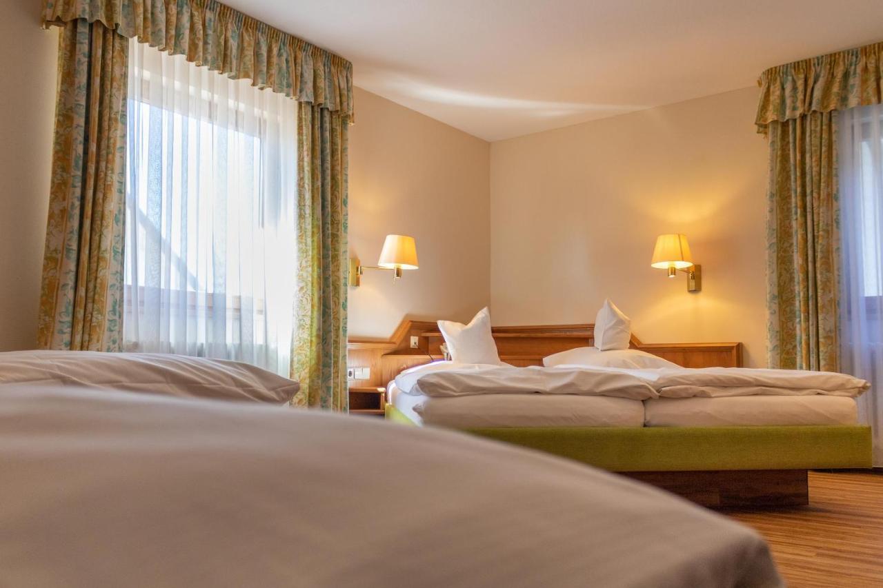 Landgasthof Hotel Hirsch Loßburg Buitenkant foto
