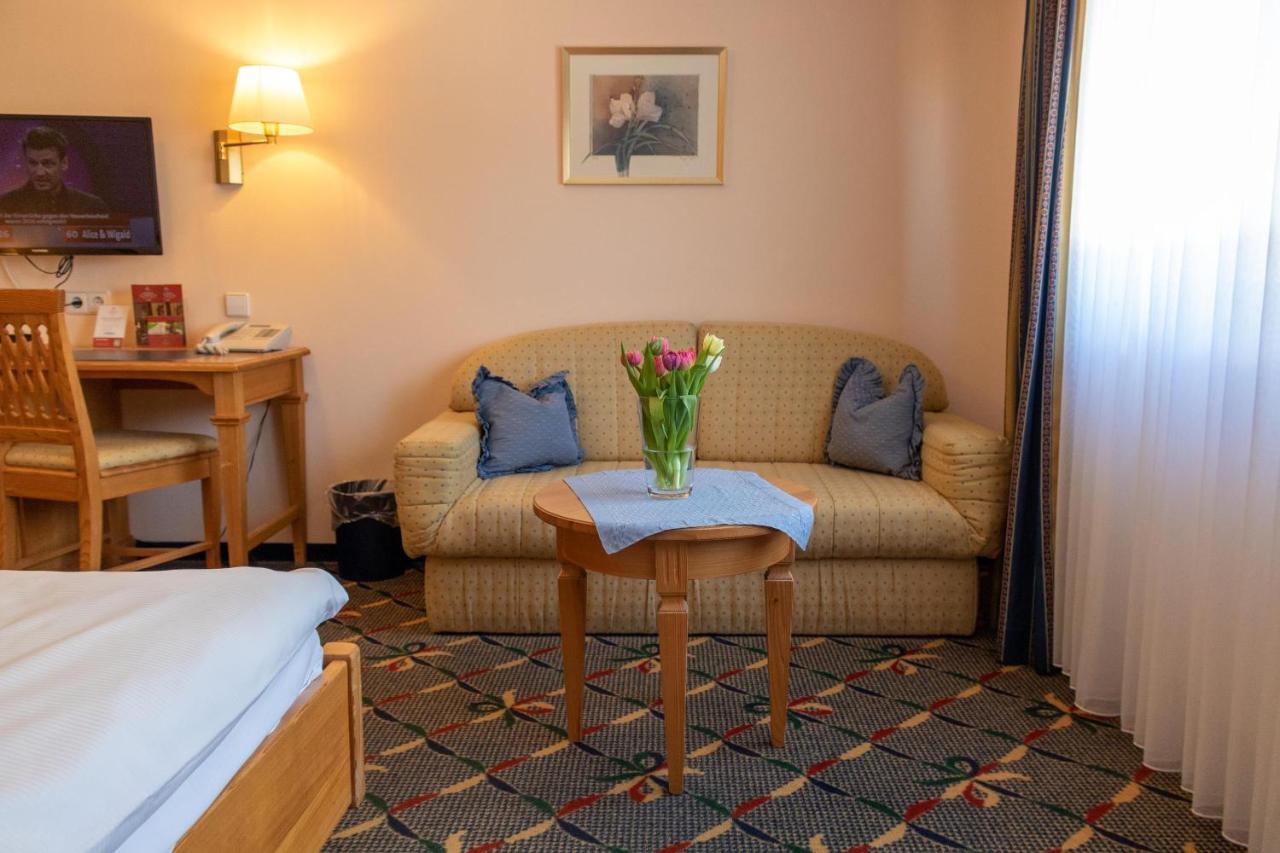 Landgasthof Hotel Hirsch Loßburg Buitenkant foto