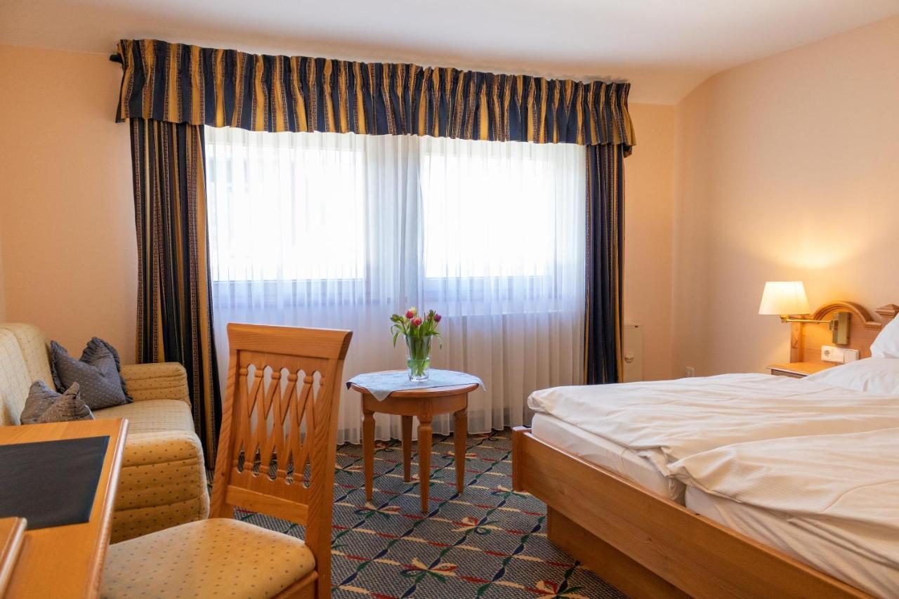 Landgasthof Hotel Hirsch Loßburg Buitenkant foto