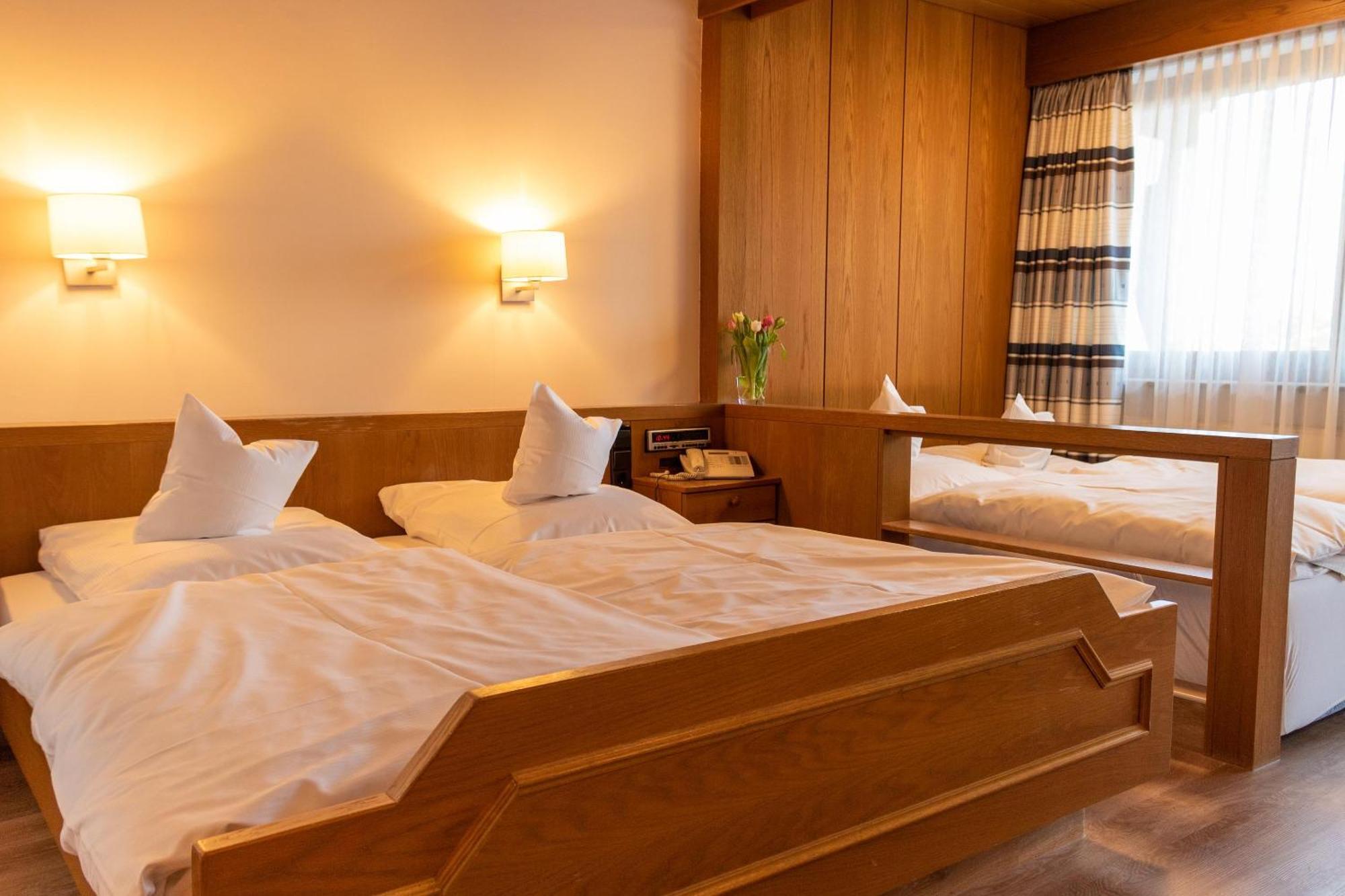 Landgasthof Hotel Hirsch Loßburg Buitenkant foto
