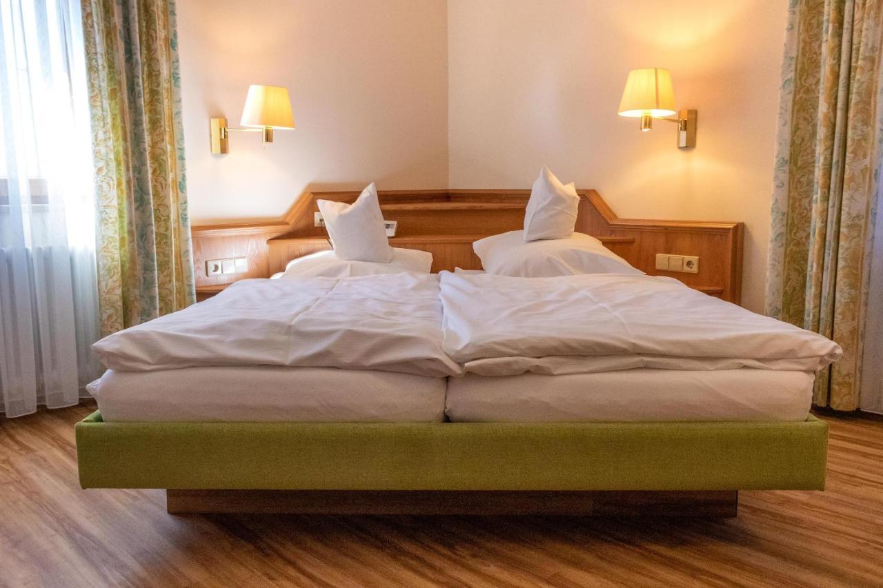 Landgasthof Hotel Hirsch Loßburg Buitenkant foto