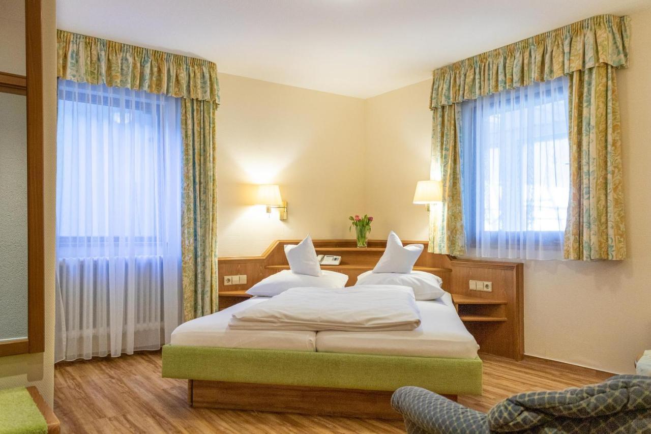 Landgasthof Hotel Hirsch Loßburg Buitenkant foto