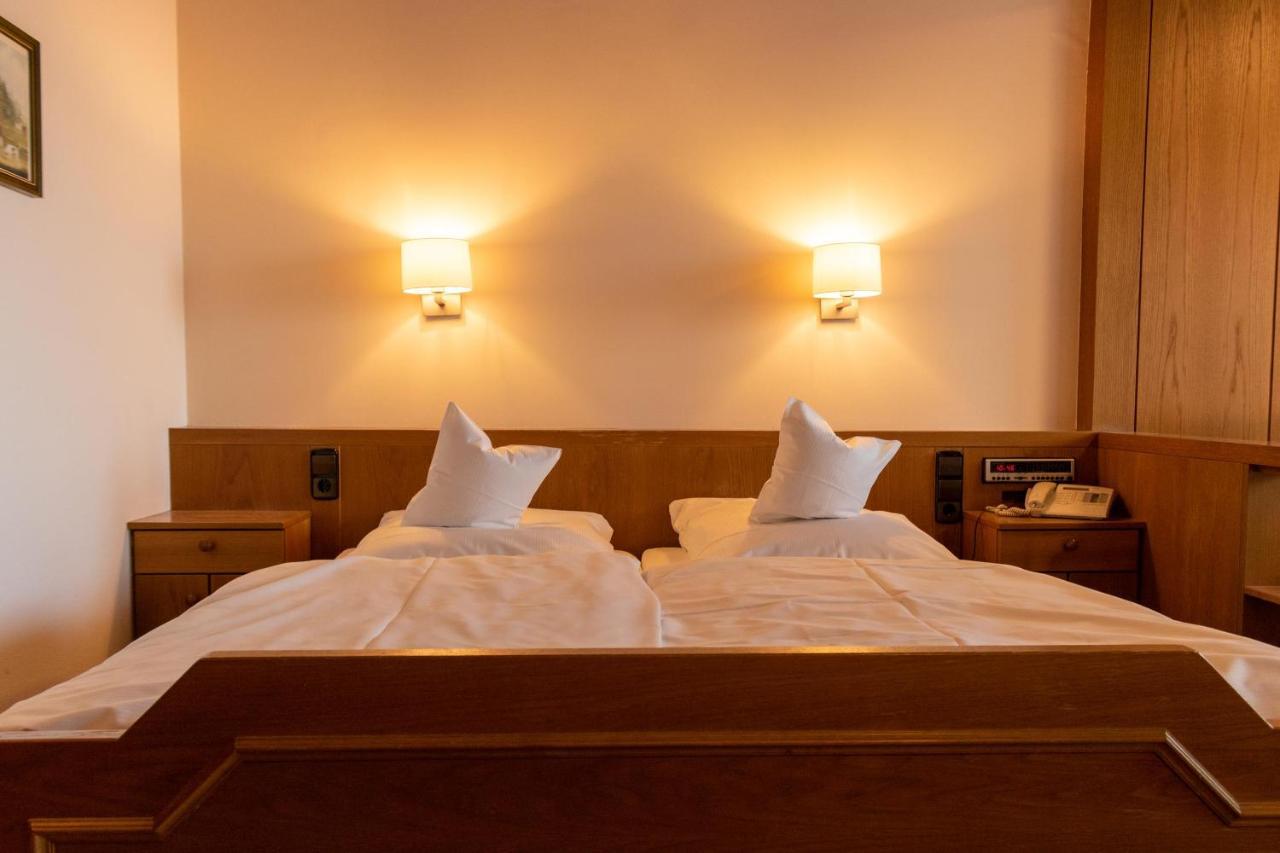 Landgasthof Hotel Hirsch Loßburg Buitenkant foto