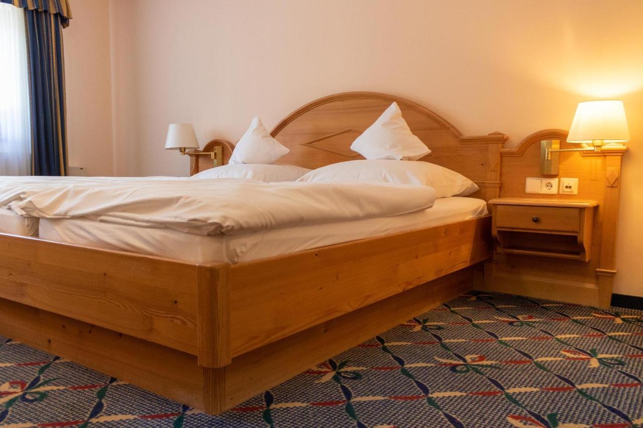 Landgasthof Hotel Hirsch Loßburg Buitenkant foto