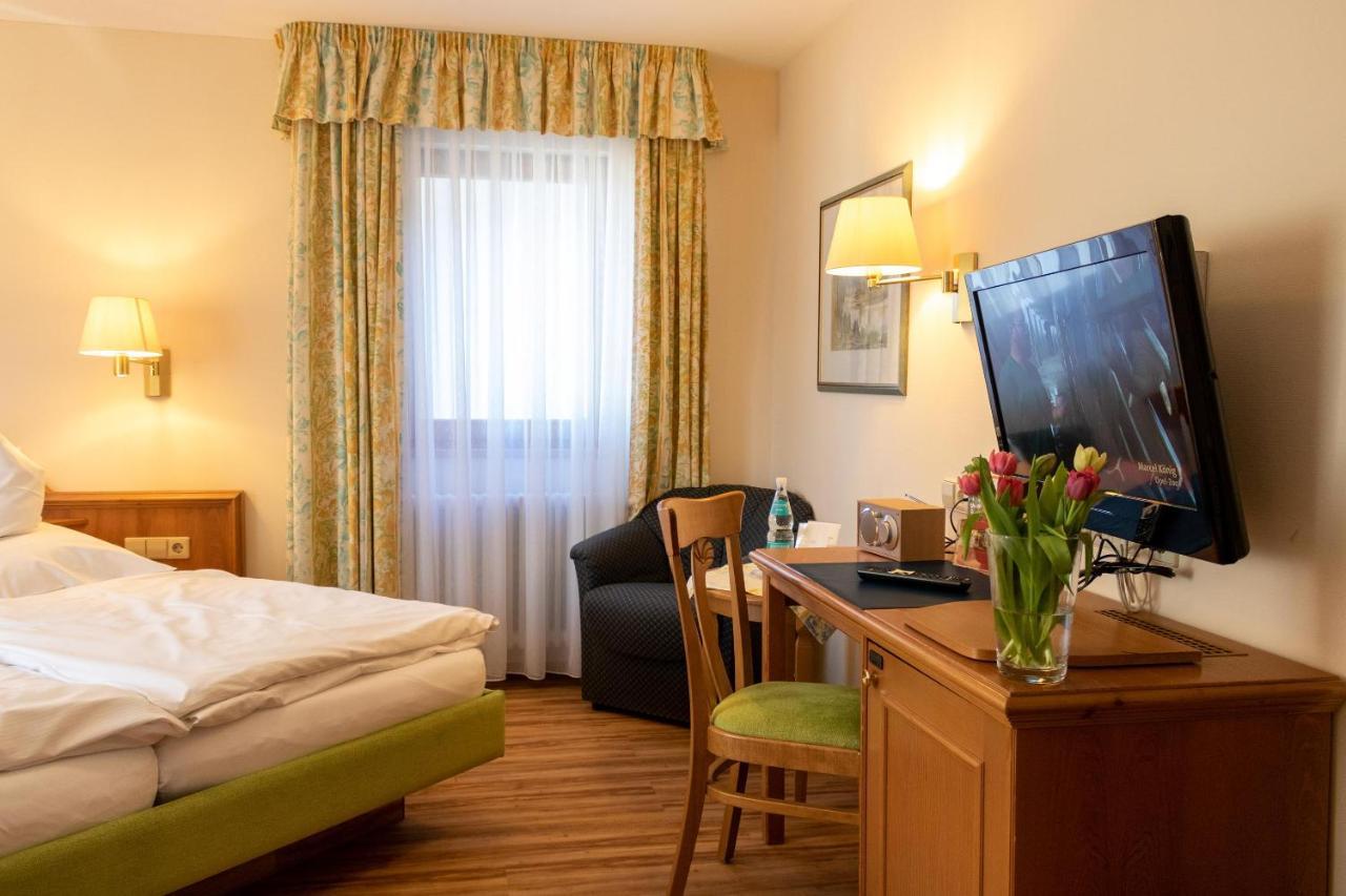 Landgasthof Hotel Hirsch Loßburg Buitenkant foto