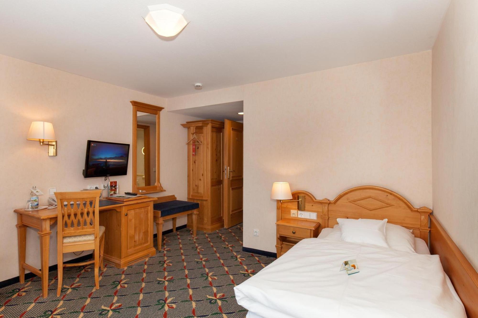 Landgasthof Hotel Hirsch Loßburg Buitenkant foto