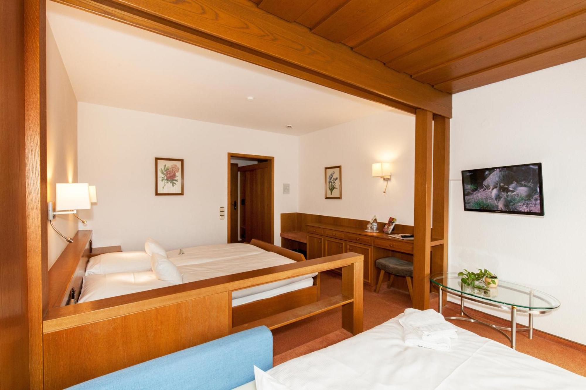 Landgasthof Hotel Hirsch Loßburg Buitenkant foto