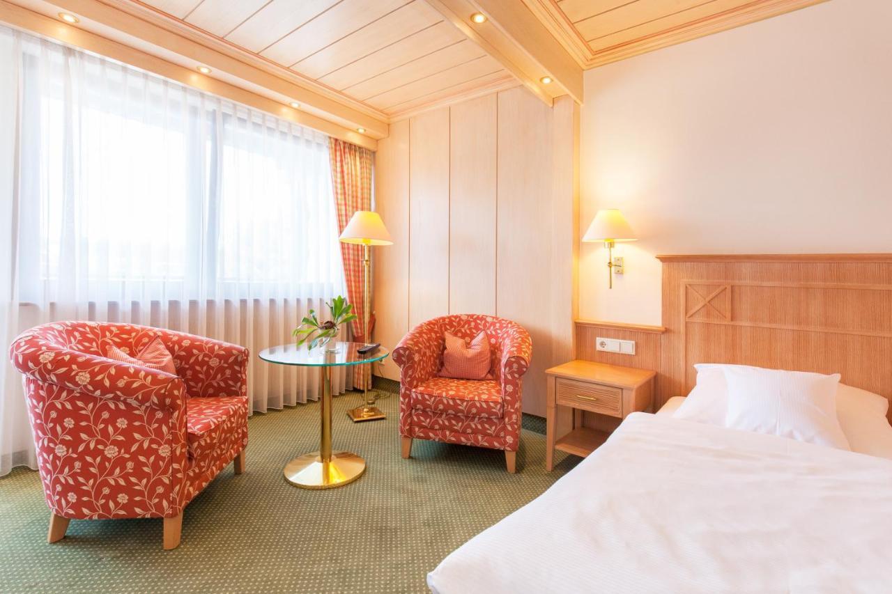 Landgasthof Hotel Hirsch Loßburg Buitenkant foto