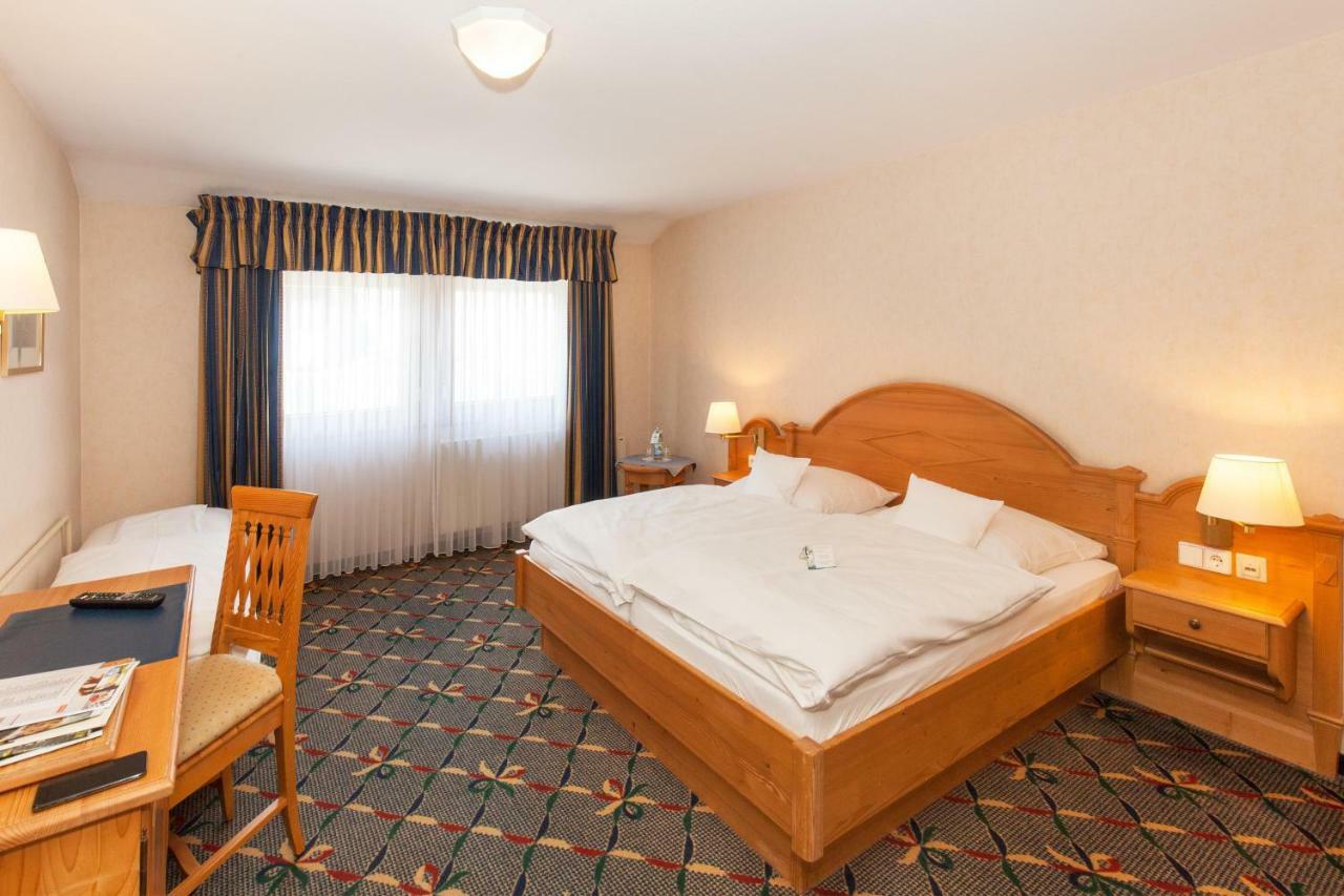 Landgasthof Hotel Hirsch Loßburg Buitenkant foto
