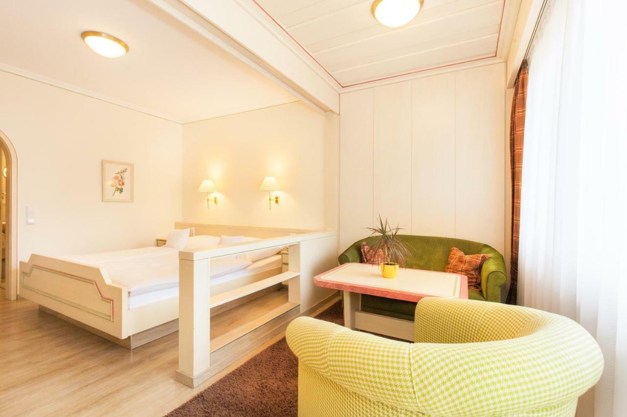 Landgasthof Hotel Hirsch Loßburg Buitenkant foto