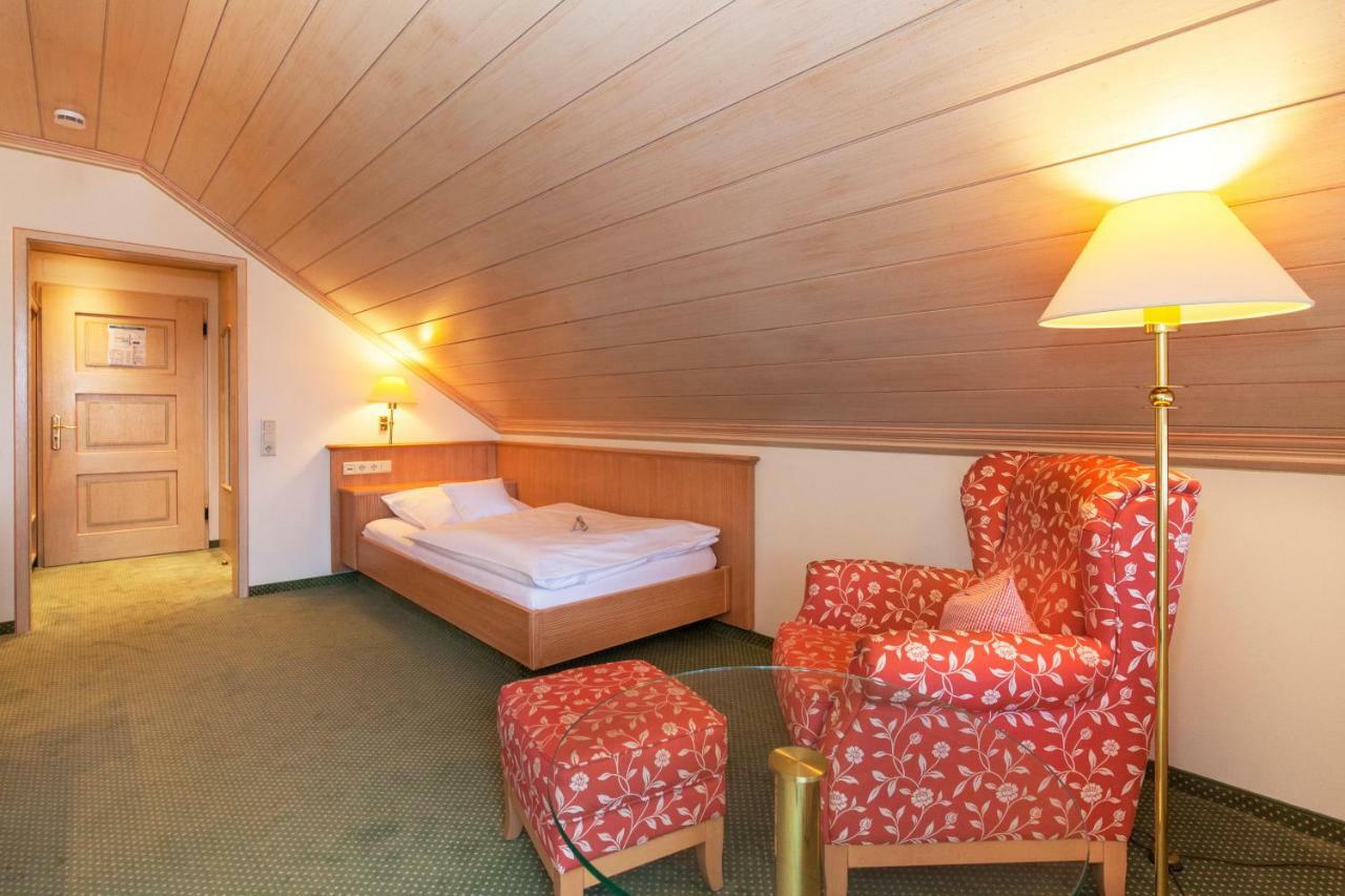 Landgasthof Hotel Hirsch Loßburg Buitenkant foto