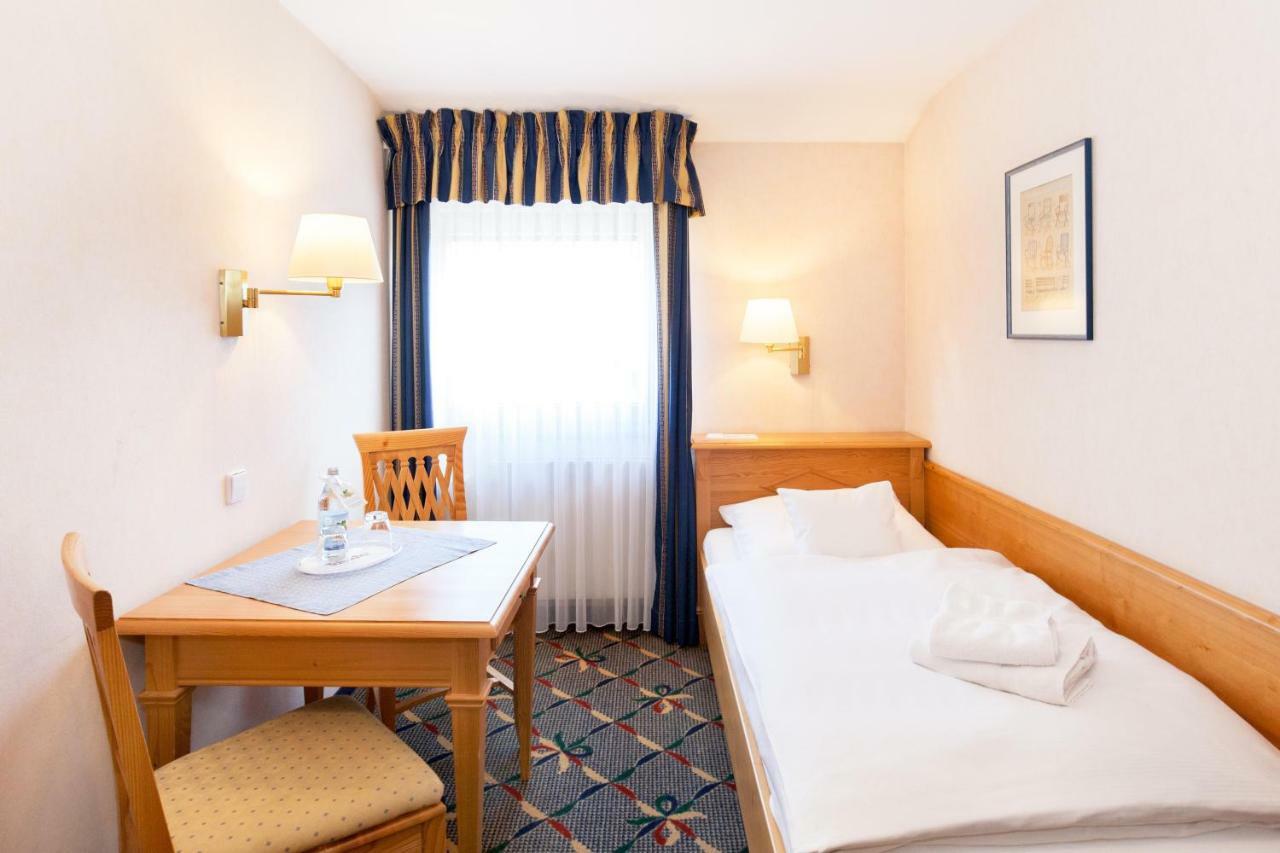 Landgasthof Hotel Hirsch Loßburg Buitenkant foto