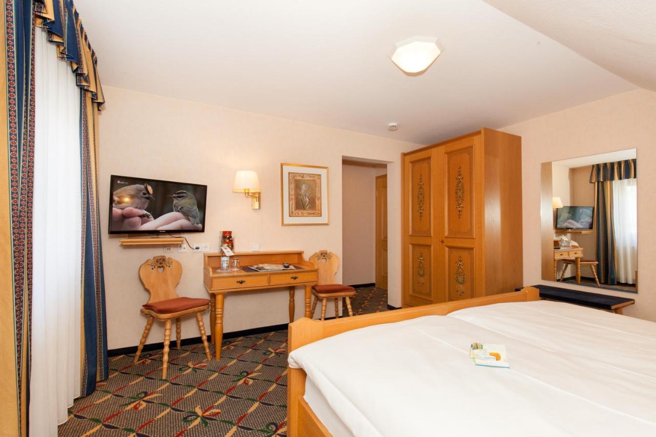 Landgasthof Hotel Hirsch Loßburg Buitenkant foto