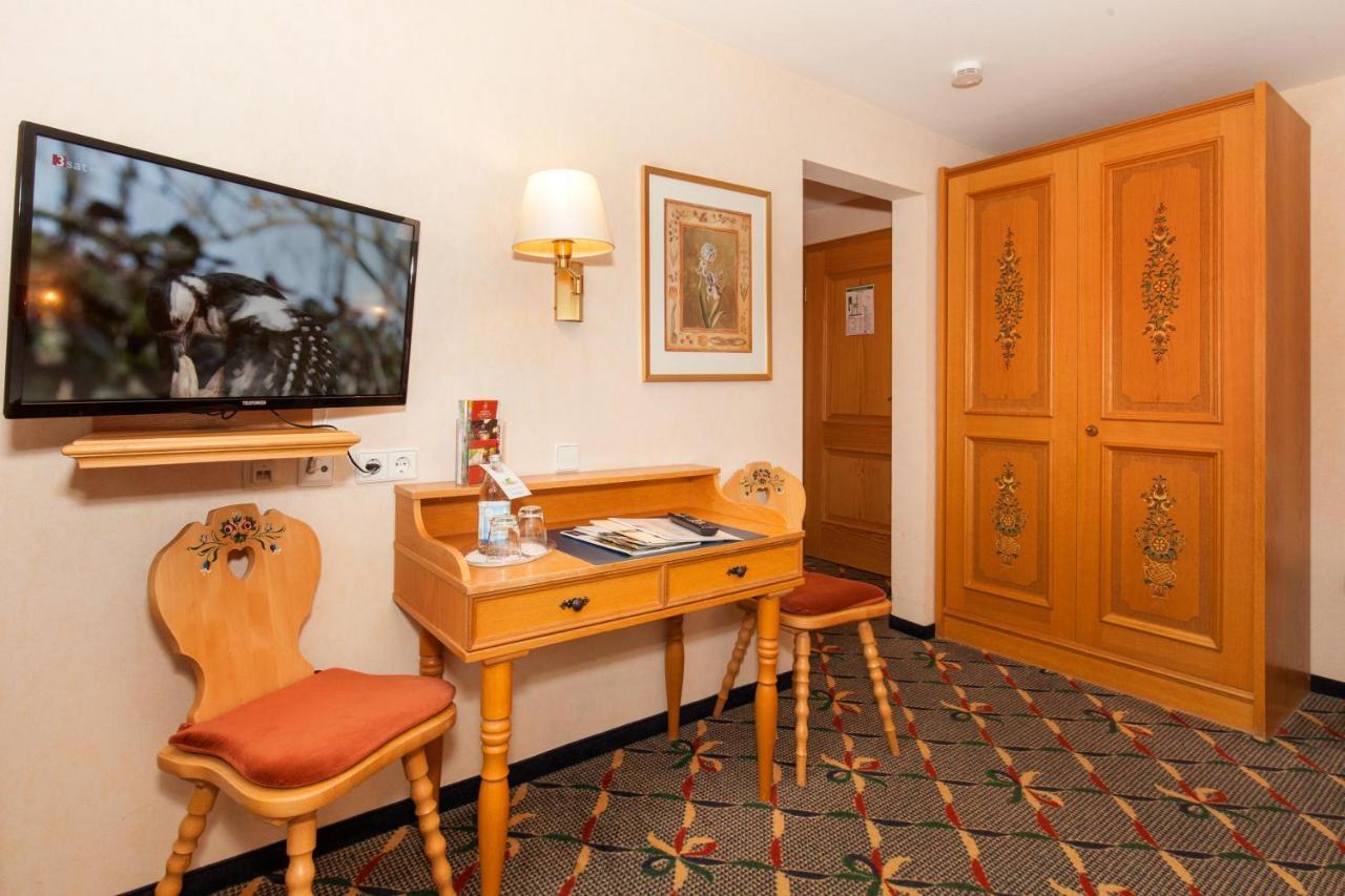 Landgasthof Hotel Hirsch Loßburg Buitenkant foto